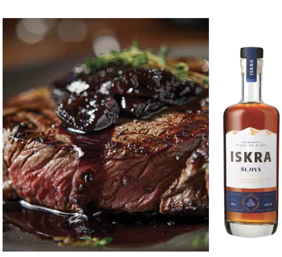 Teletina servirana uz čašu Iskra Šljiva rakije na elegantnom stolu